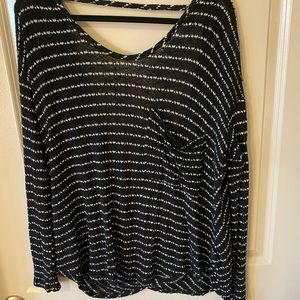 FREE PEOPLE L sweater with open back and crossing fabric